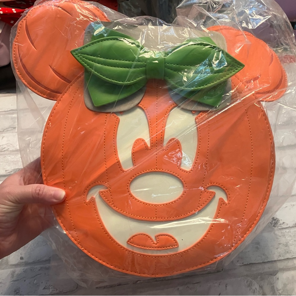 NWT Loungefly Disney Minnie Pumpkin (Glow in the Dark) Backpack
